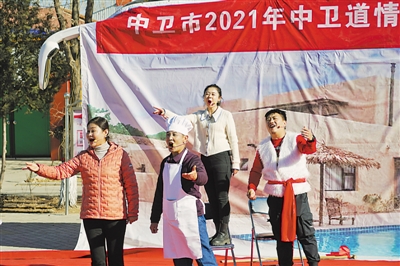 <p>　　下基層巡回演出，讓群眾享受到“文化惠民”帶來的實(shí)惠。</p>