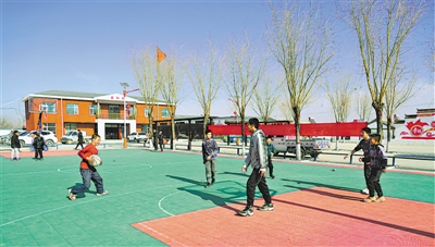<p>　　新建的文化廣場，方便居民休閑鍛煉。</p>
