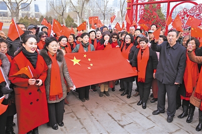 <p>　　2019年3月2日，銀川市寶湖公園，各族群眾一起歌唱《我和我的祖國》。（資料圖片）</p>
