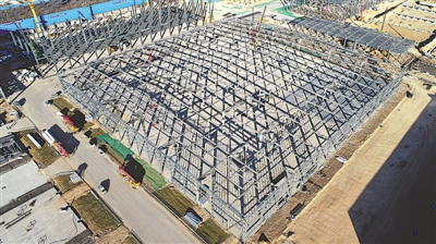 <p>　　作為中環(huán)股份在寧夏投資的首個項目，目前，中環(huán)50GW太陽能級單晶硅材料智慧化工廠廠房及相關(guān)配套項目，直拉方棒車間鋼結(jié)構(gòu)主體已完工?！　　　　　　　　　　　　　　　　　　　　　　　　　　　　　　　　　　　　　　　　”緢笥浾摺⊥醵Αz</p>