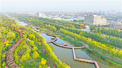 吳忠市利通區(qū)城南生態(tài)文化公園的建設(shè)，讓城市更加生態(tài)宜居。