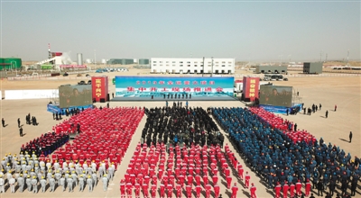 <p>　　2019年全區(qū)重大項目集中開工現(xiàn)場推進會。我區(qū)以工業(yè)園區(qū)為載體，突出主導產(chǎn)業(yè)、優(yōu)勢產(chǎn)業(yè)，推動產(chǎn)業(yè)鏈縱向延伸、產(chǎn)業(yè)間橫向耦合、園區(qū)間協(xié)調(diào)聯(lián)動，打造規(guī)模體量大、延伸配套好、帶動能力強的產(chǎn)業(yè)集群，形成全區(qū)產(chǎn)業(yè)發(fā)展的基本格局、引領(lǐng)全區(qū)產(chǎn)業(yè)轉(zhuǎn)型升級、發(fā)展壯大。</p>