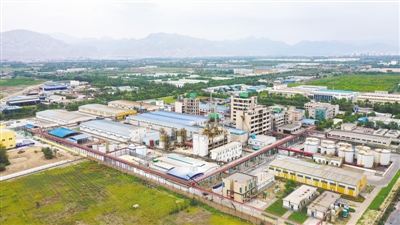 <p>　　正在擴建的寧夏盈氟金和科技有限公司。</p>