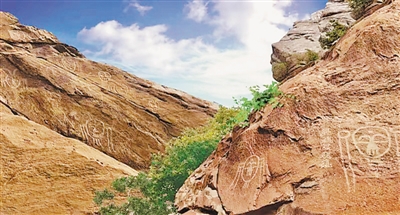 <p>　　賀蘭山巖畫(huà)景區(qū)</p>