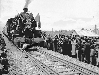 <p>　　1964年10月1日，銀新鐵路正式通車。</p><p>　　買世杰　攝</p>