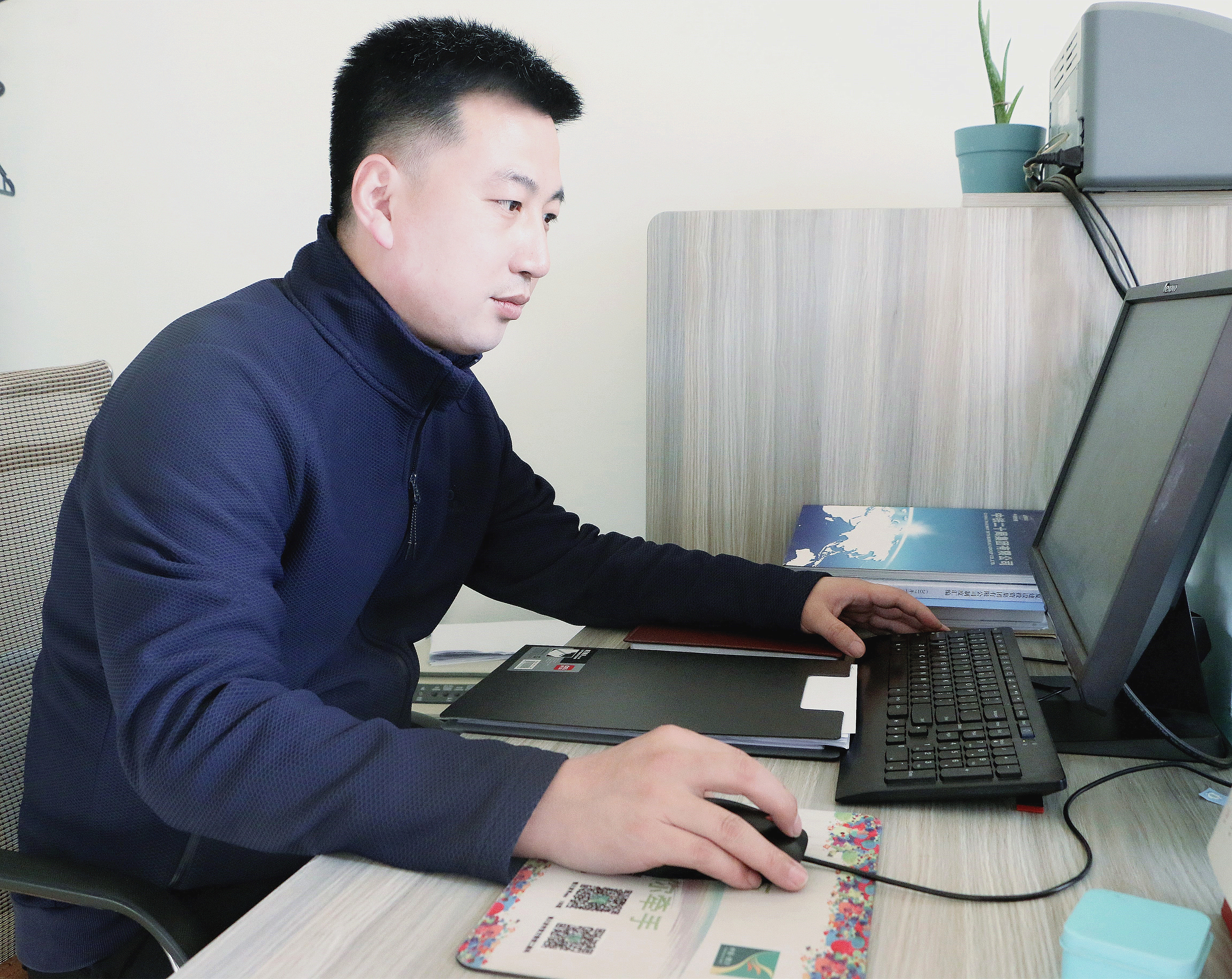 郭亮工作照.jpg