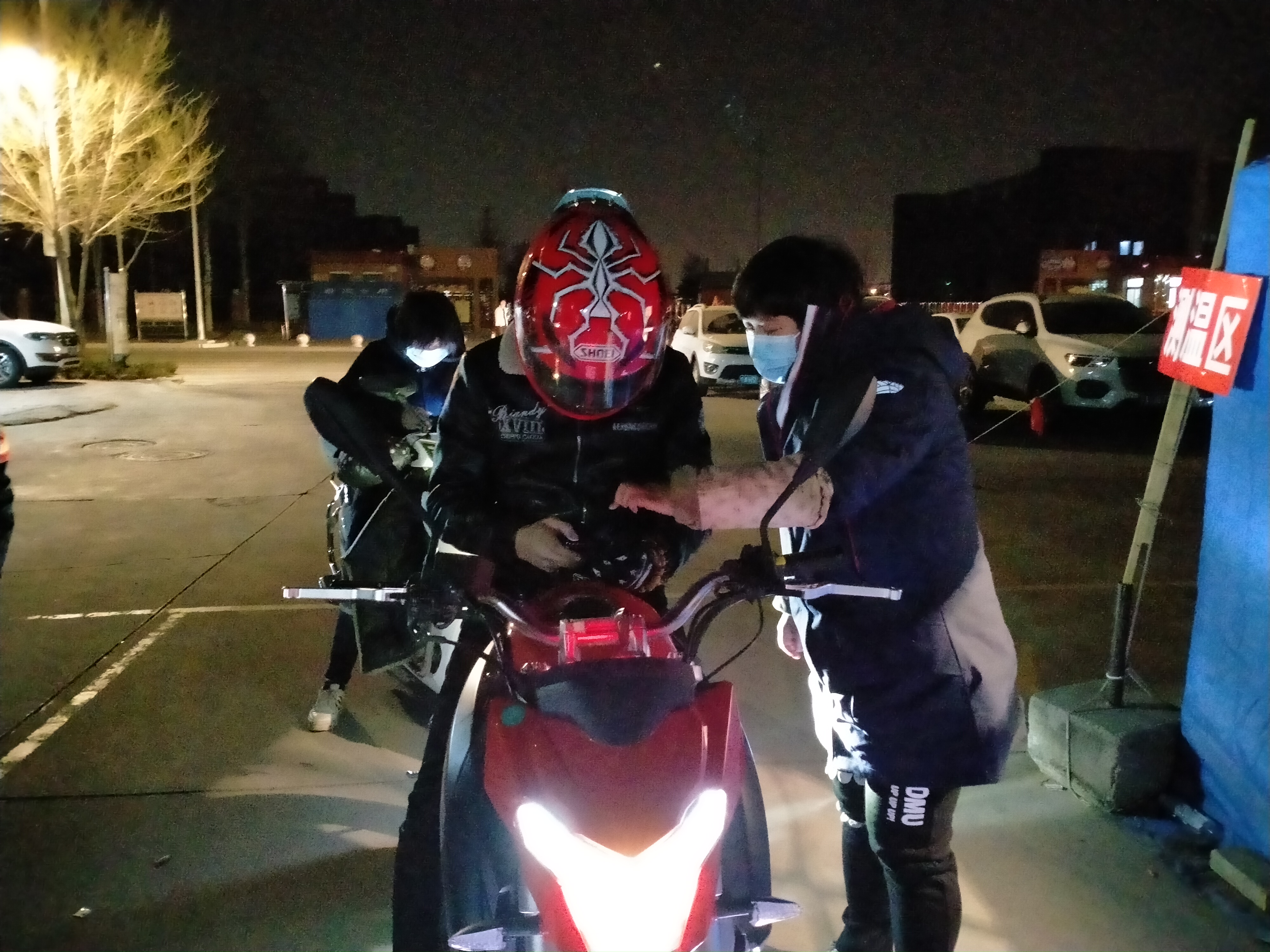 張娜夜晚值守.jpg