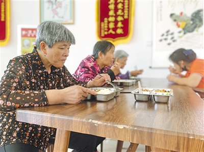 <p>　　城鄉(xiāng)養(yǎng)老服務(wù)體系全覆蓋。</p>