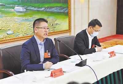 <p>　　1月30日，人大代表王輝建議，要從提高全民法治意識(shí)的高度，加強(qiáng)對(duì)民法典的廣泛深入宣傳?！　　　　　　　　　　　　　　　　　　　　　　　　　　?lt;/p>