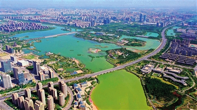 銀川湖泊水系相通、公園綠地環(huán)擁。.jpg