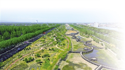 <p>　　城在綠中，水在城中?！　”緢?bào)記者　蘇峰　攝</p>
