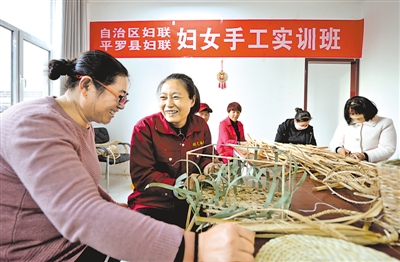 <p>　　我區(qū)通過(guò)創(chuàng)業(yè)扶持、就業(yè)援助、技能增收等手段幫助城鄉(xiāng)居民增加收入。</p>