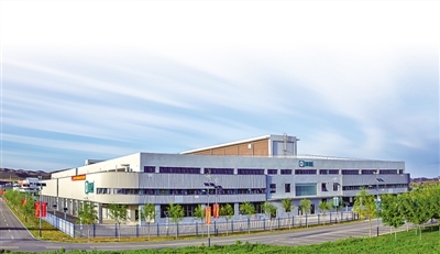 <p>　　2020年銀川經(jīng)開(kāi)區(qū)育成中心共5期建筑面積59萬(wàn)平方米，入駐企業(yè)300多家。</p>