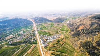 <p>　　俯瞰楊嶺村。</p>
