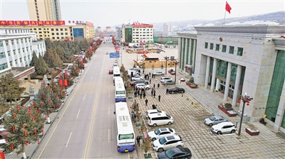 <p>　　組織車輛集中輸送務(wù)工人員。</p>