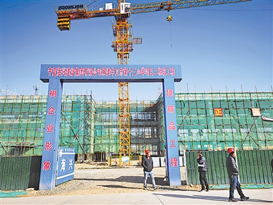 <p>　　建設(shè)中的中衛(wèi)市第十三小學(xué)。</p>